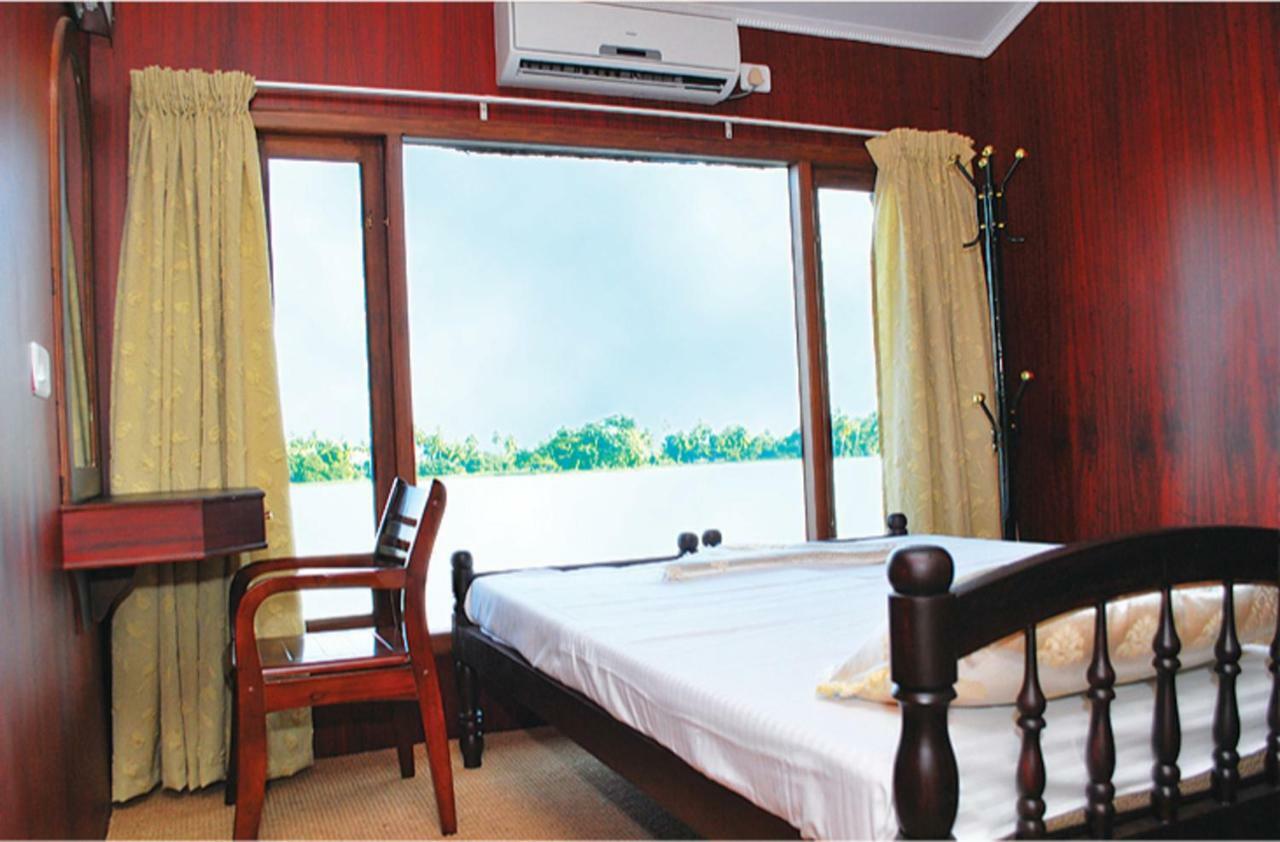Cosy Premium Houseboats Hotel Alappuzha Eksteriør billede
